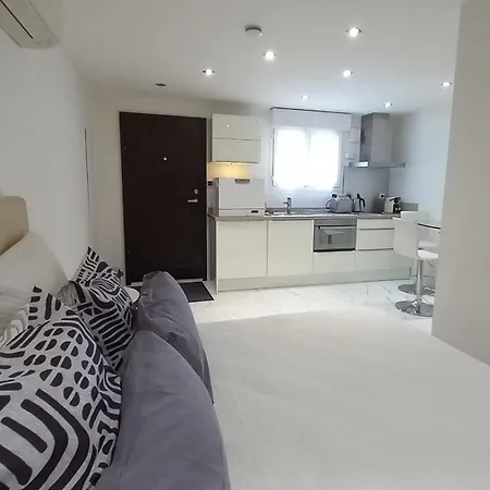 Windsor Apartment *